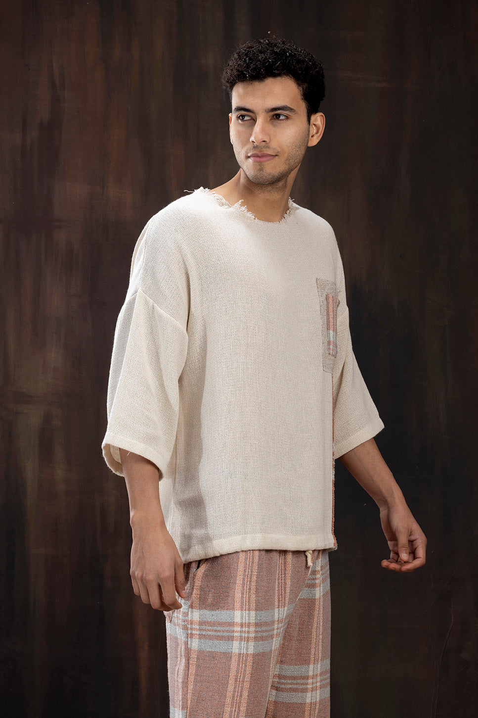 LOOSE WEAVED DROP SHOULDER PATCH T- SHIRT