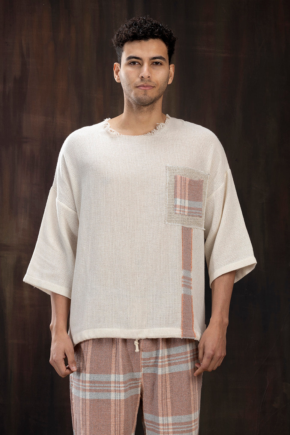 LOOSE WEAVED DROP SHOULDER PATCH T- SHIRT