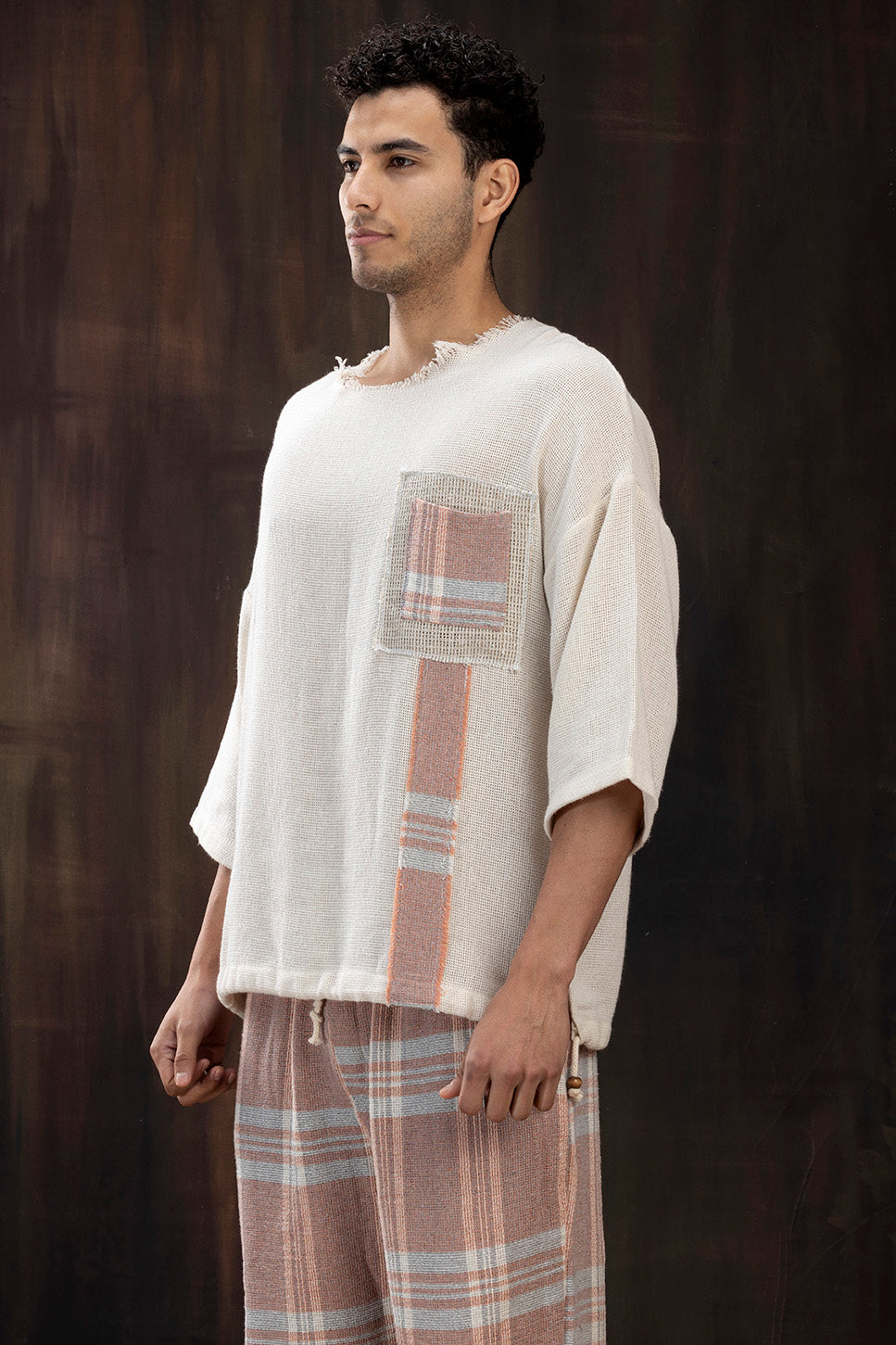 LOOSE WEAVED DROP SHOULDER PATCH T- SHIRT