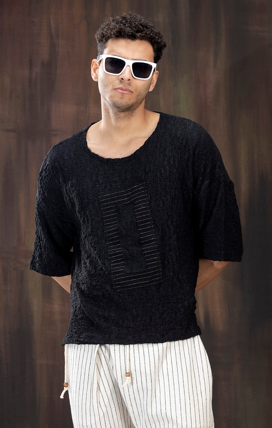 BLACK TEXTURED T-SHIRT