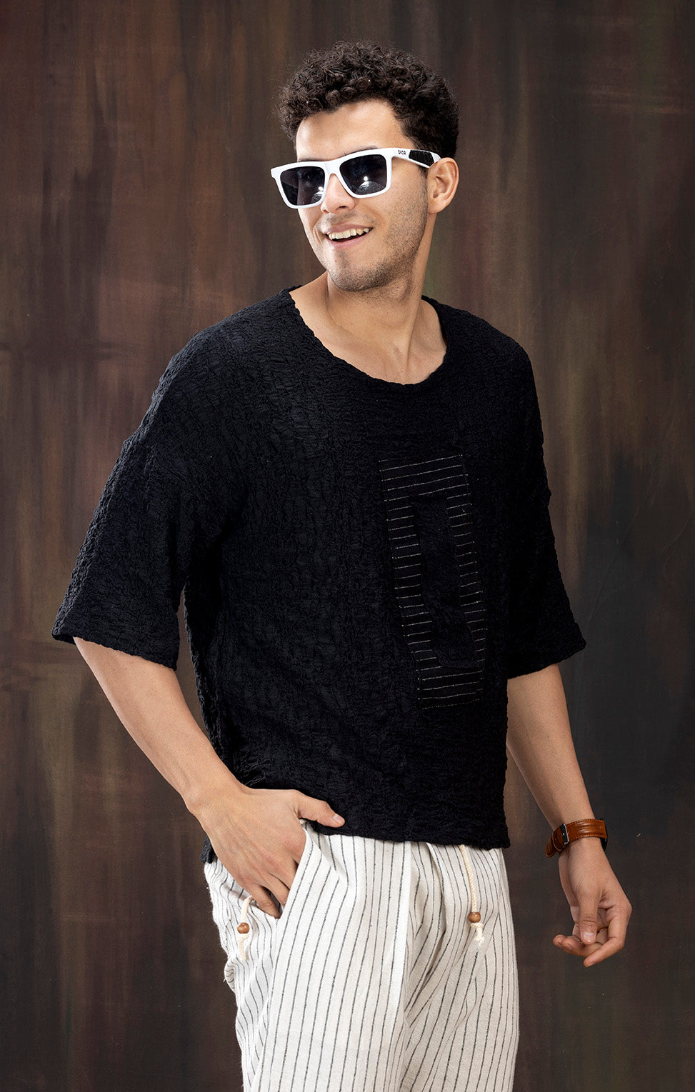 BLACK TEXTURED T-SHIRT
