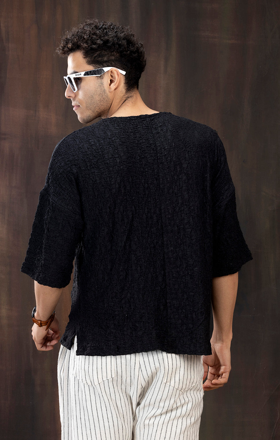 BLACK TEXTURED T-SHIRT