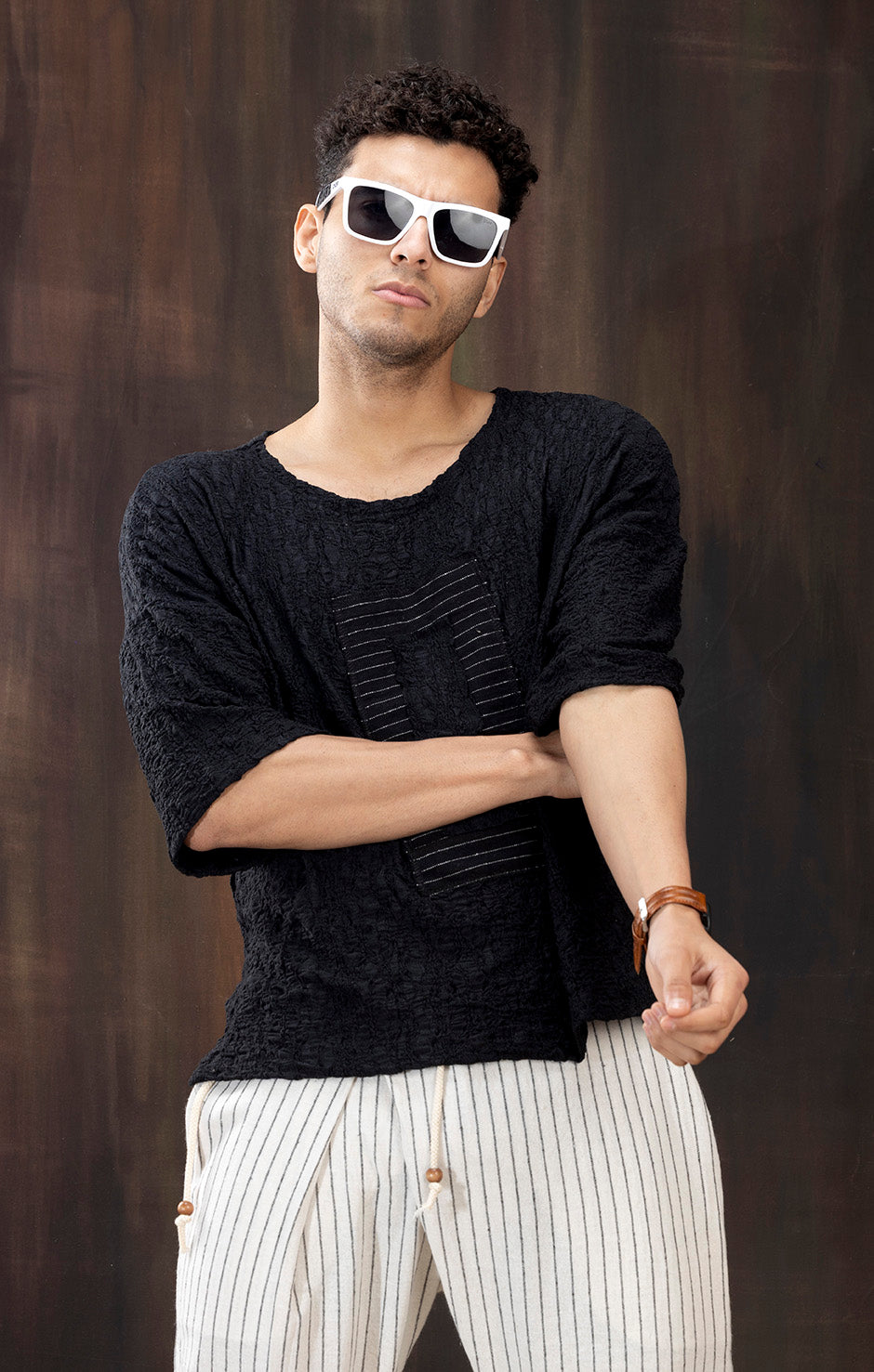 BLACK TEXTURED T-SHIRT