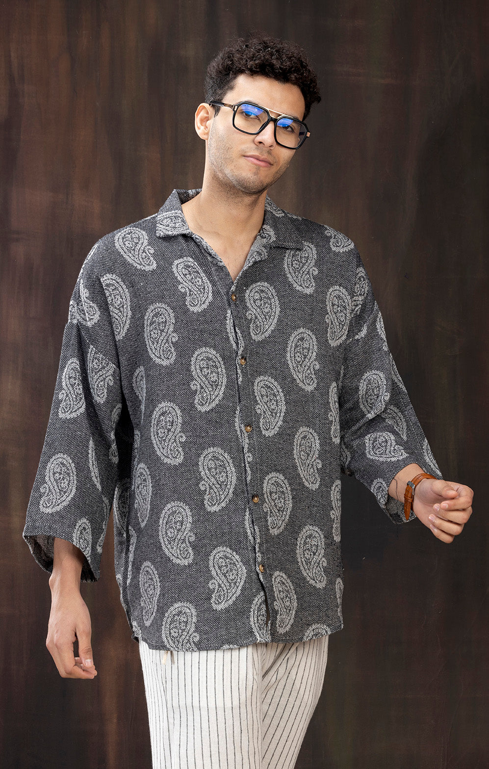 BLACK & WHITE MOTIF SHIRT
