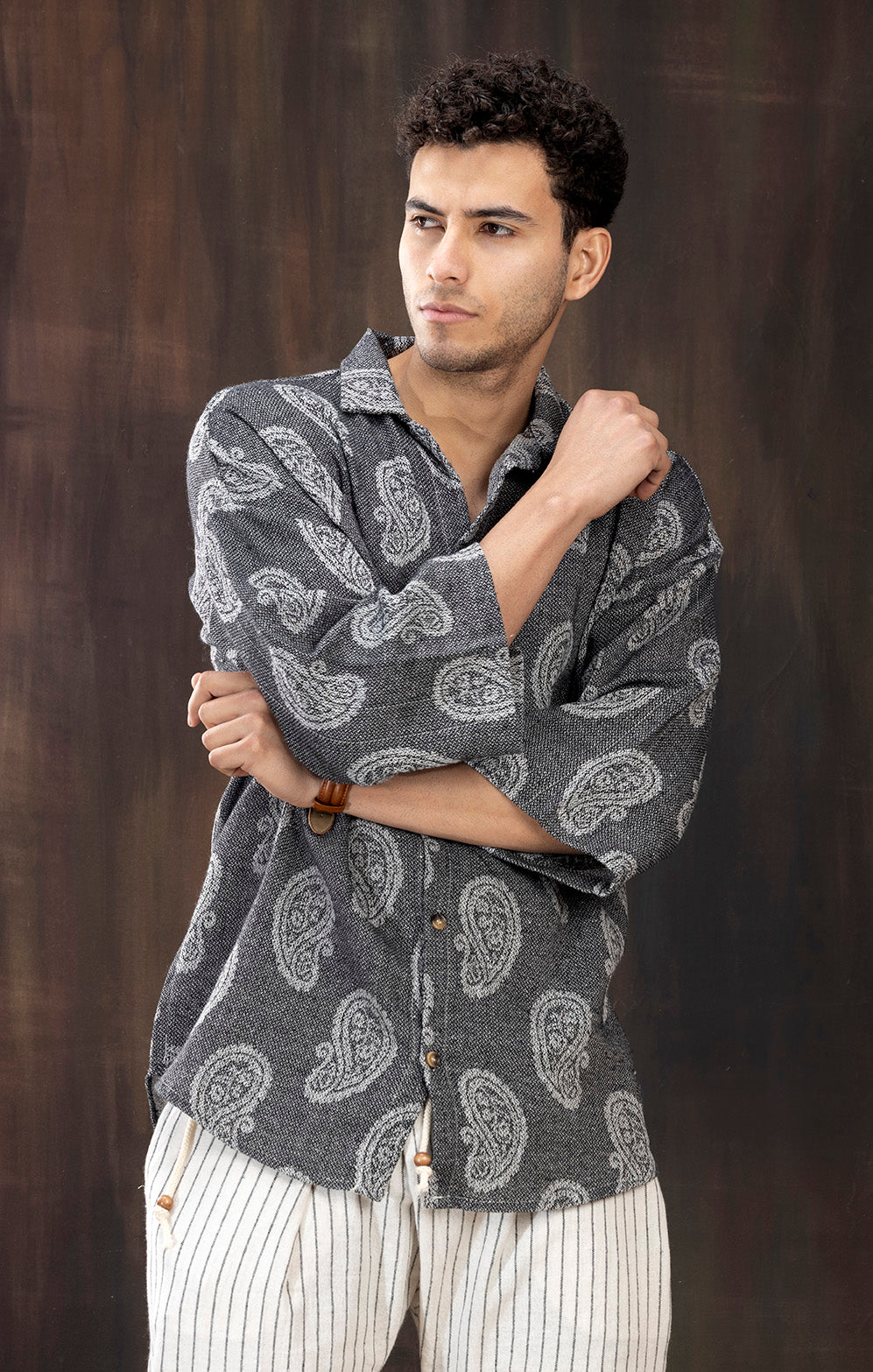 BLACK & WHITE MOTIF SHIRT
